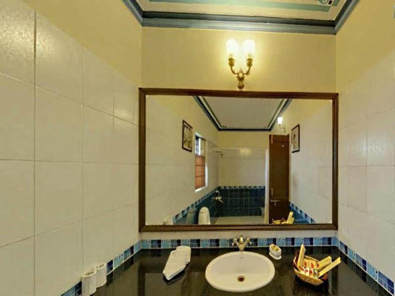 Hotel The Udaibagh Udaipur Esterno foto