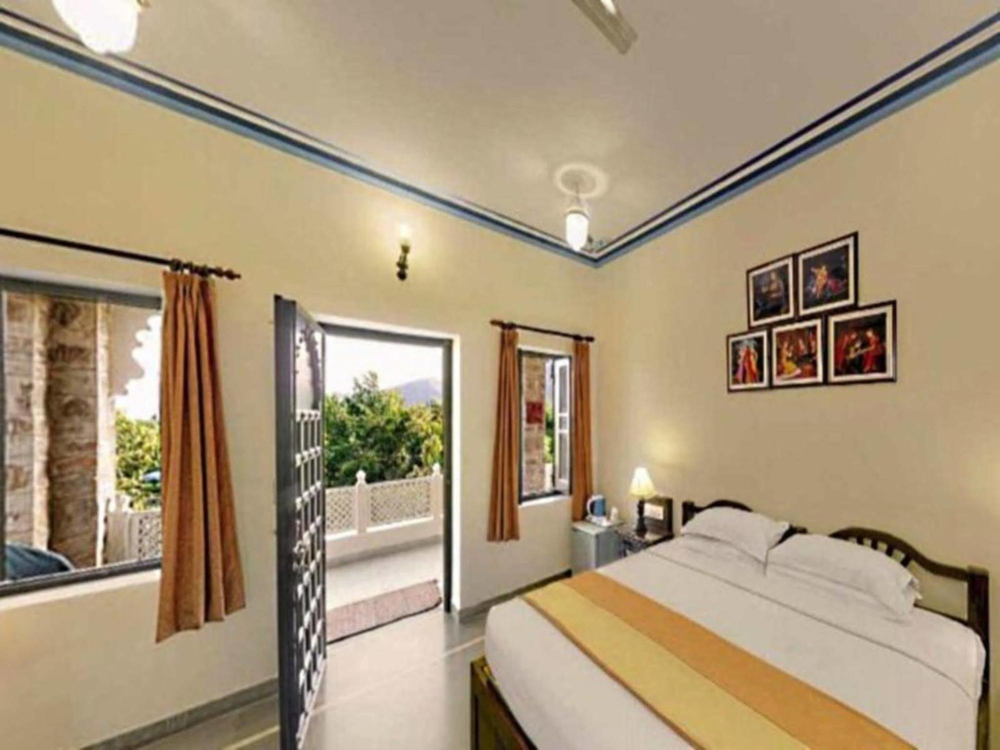Hotel The Udaibagh Udaipur Esterno foto