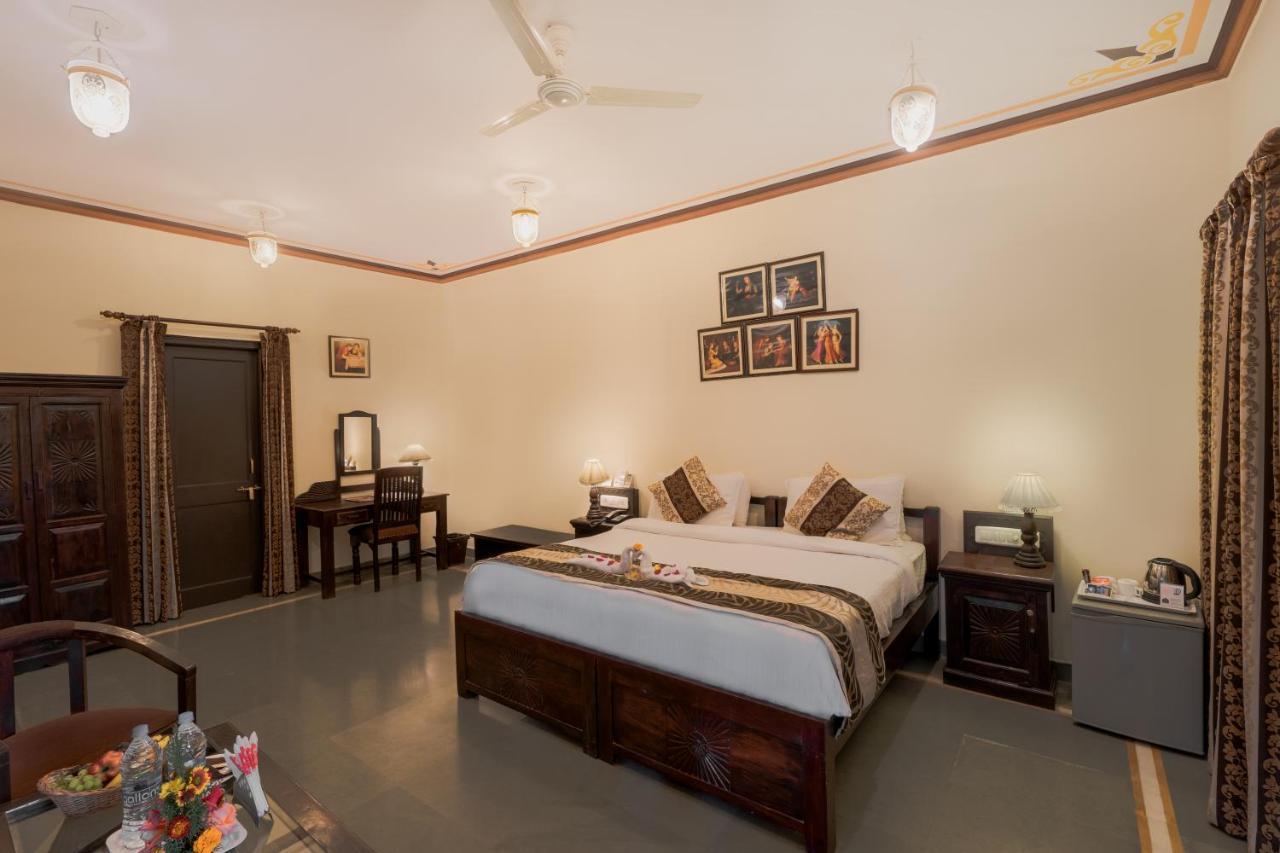 Hotel The Udaibagh Udaipur Esterno foto